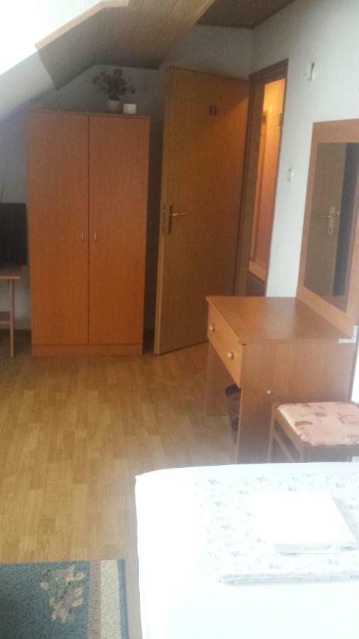 Rooms Mostanje Карловаць Екстер'єр фото